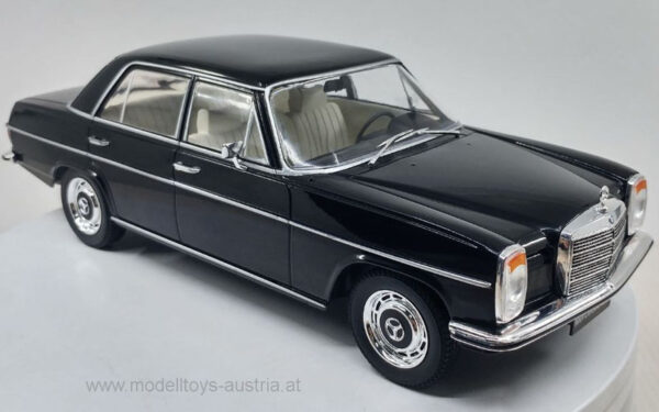 Mercedes Benz W115/8 Limousine 220 D 1972 schwarz 1:18