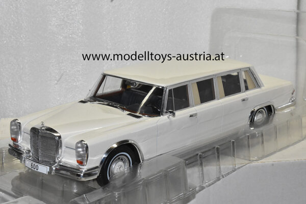 Mercedes Benz W100 6900 Pullmann 1963 weiss 1:18