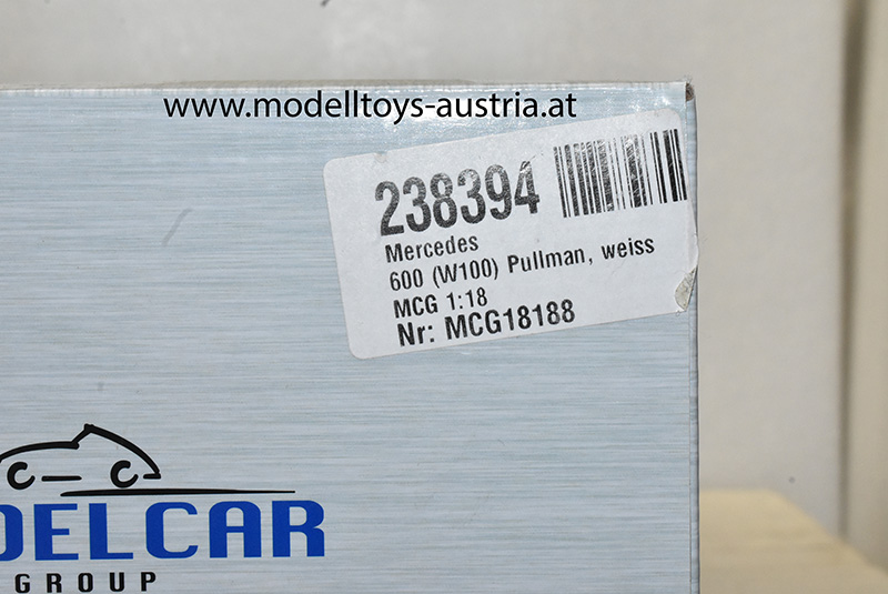 Mercedes Benz W100 6900 Pullmann 1963 weiss 1:18