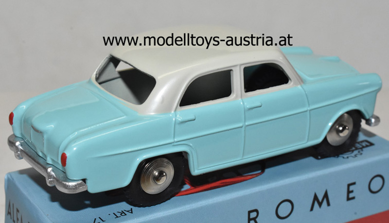 Alfa Romeo Giulietta hell blau mit grauem Dach 1:48