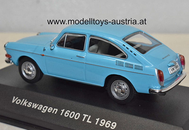 VW 1600 TL Fließheck 1969 hell blau 1:43