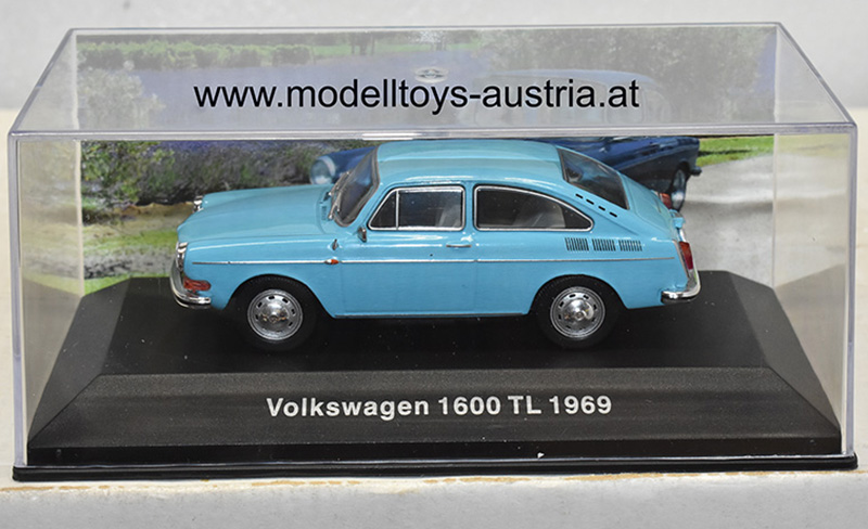 VW 1600 TL Fließheck 1969 hell blau 1:43