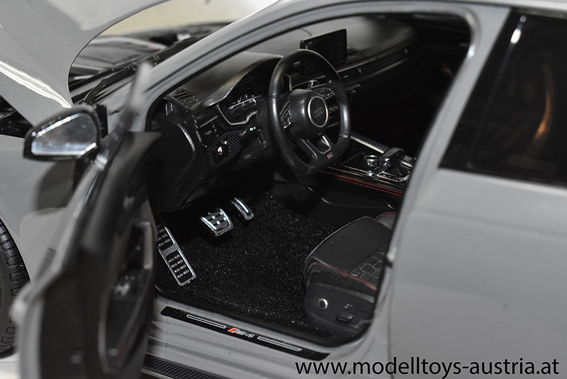 Audi RS4 B9 Avant Kombi Break 2017 grau 1:18 Audi A4