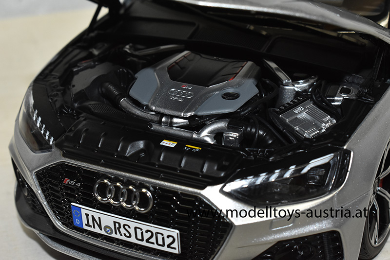 Audi RS4 B9 Avant Kombi Break 2017 silber 1:18 Audi A4