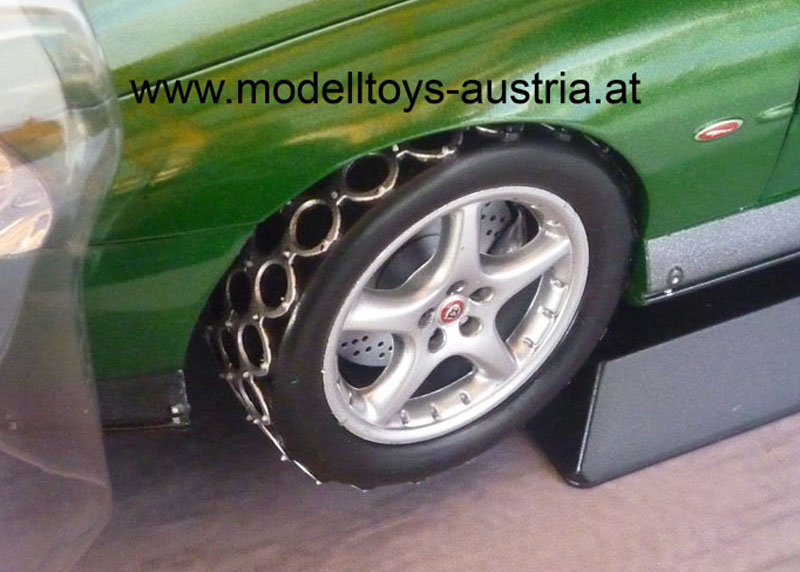 Jaguar XKR Roadster Cabrio James BOND 007 Stirb an einem anderen Tag 1:18