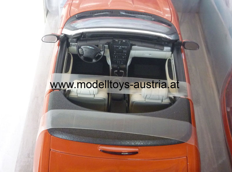 Ford Thunderbird James BOND 007 Stirb an einem anderen Tag 1:18