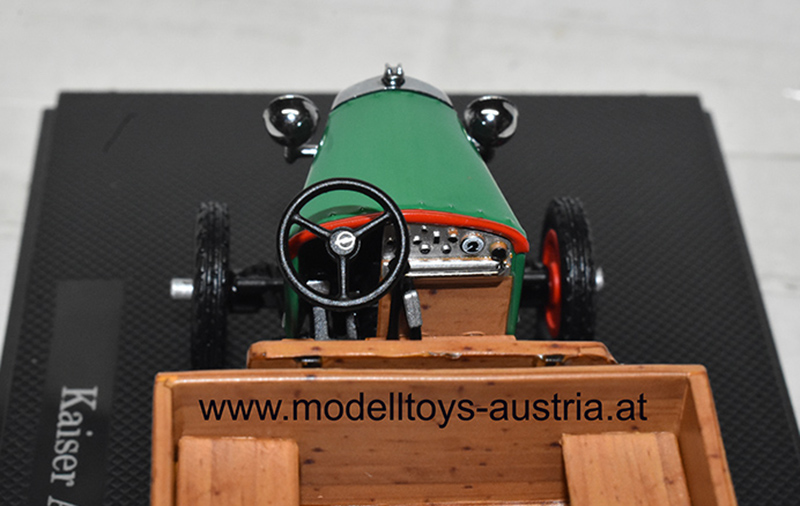 Kaiser Autotraktor 1945 grün / braun 1:43 Philatelie Liechtenstein